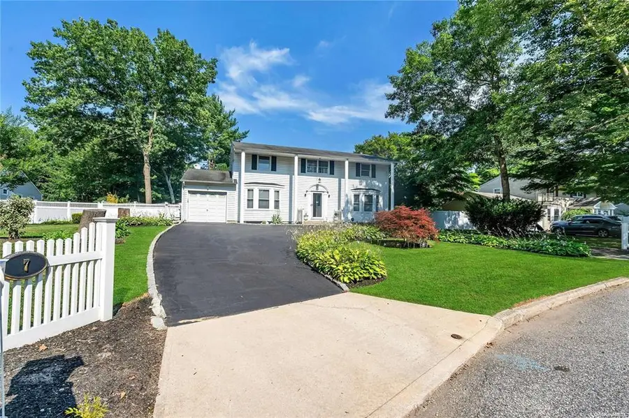 7 Pritchard Crescent, Port Jefferson Station, NY 11776 - Image #2