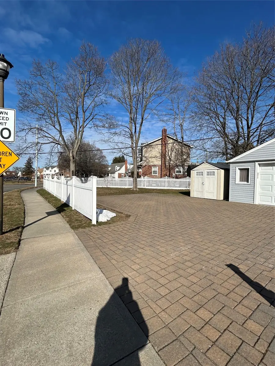 1096 Shelburne Drive, Franklin Square, NY 11010 - Image #3