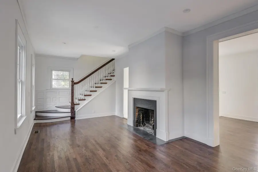 27 Locust Lane, Oyster Bay, NY 11771 - Image #3