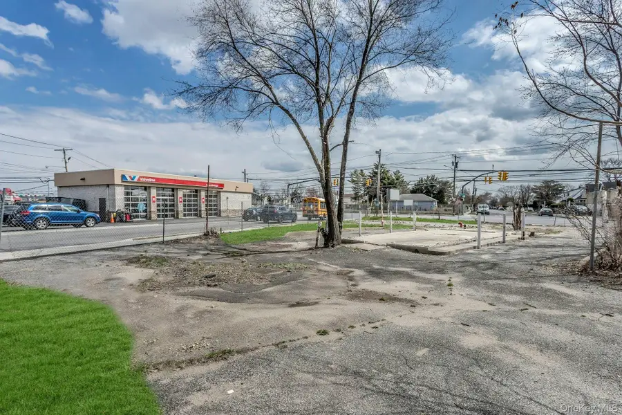 899 Old Country Road, Westbury, NY 11590 - Image #2