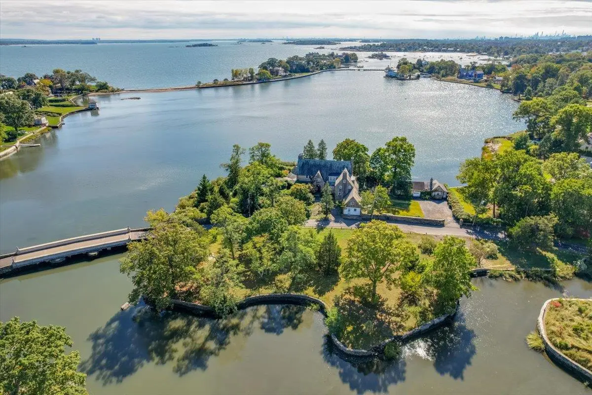 1 Pryer Manor Road, Larchmont, NY 10538 - Image #1