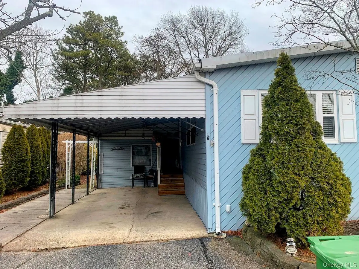 7 Betsy Ross Drive Nw, Bohemia, NY 11716 - Image #1