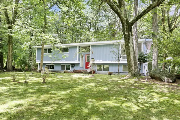 28 Robin Hood Road, Montebello, NY 10901