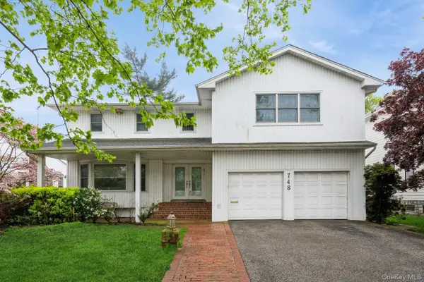 748 Sherwood Street, North Woodmere, NY 11581