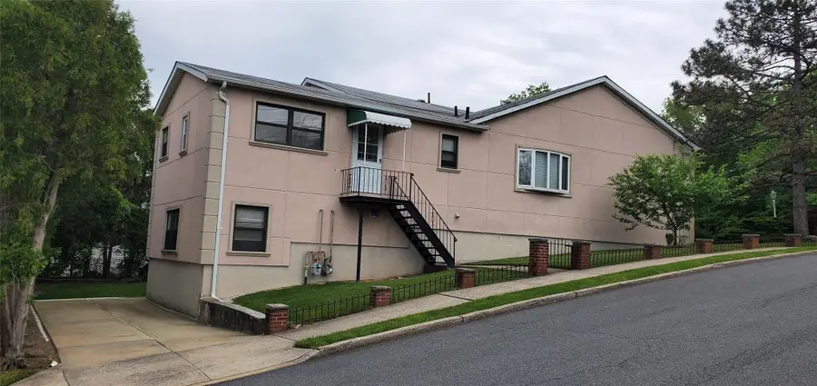 125 Tioga St, Staten Island, NY 10301 - Image #2