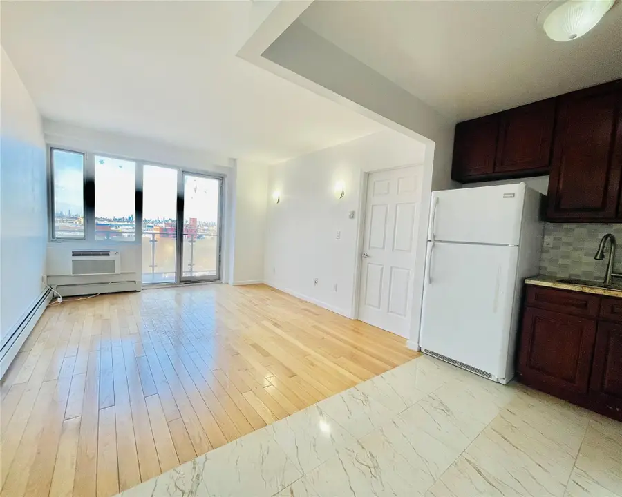136-21 Latimer Place #6G, Flushing, NY 11354 - Image #2