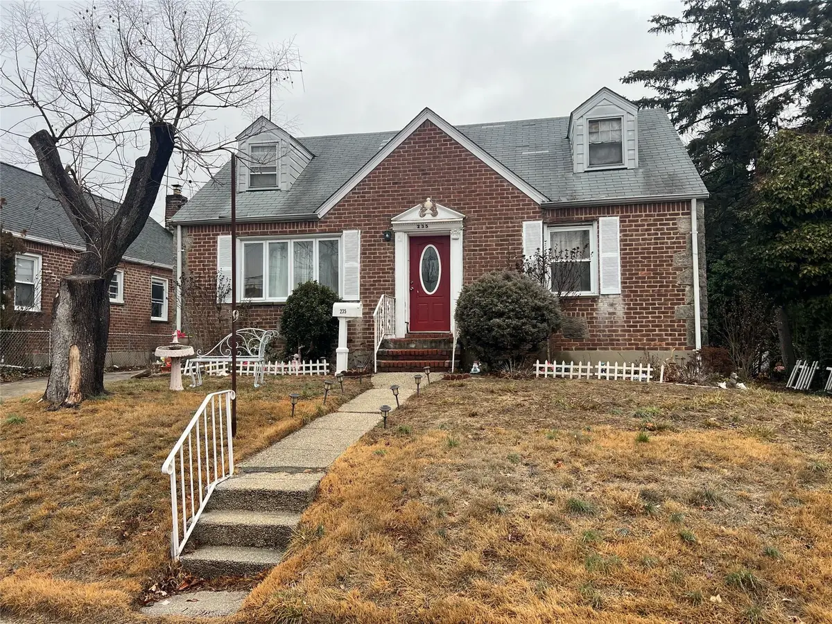 235 Dogwood Road, Valley Stream, NY 11580 - Image #1