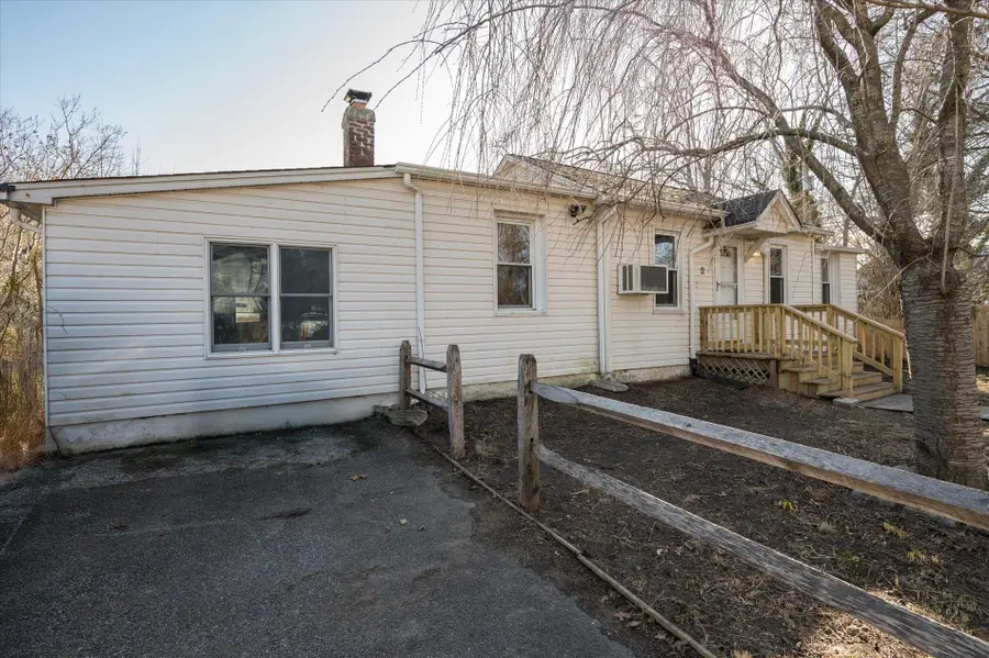 2 Beverly Avenue, Copiague, NY 11726 - Image #3