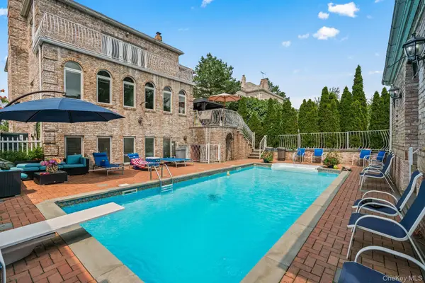 6 Summit Place, Malba, NY 11357