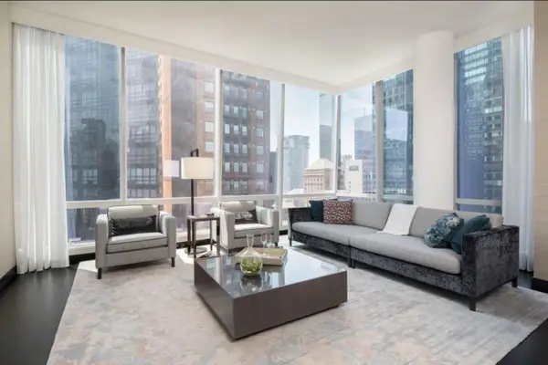 157 W 57th Street #33E, New York (Manhattan), NY 10019