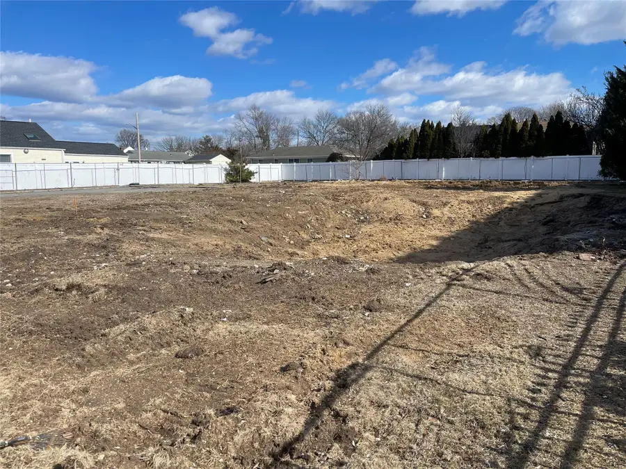 100 Biltmore Boulevard, Massapequa, NY 11758 - Image #2