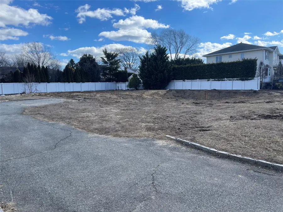 100 Biltmore Boulevard, Massapequa, NY 11758 - Image #3