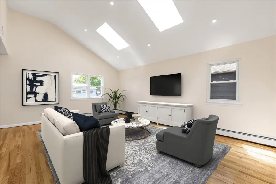 69 Woodward Street, Roslyn Heights, NY 11577 - Image #2