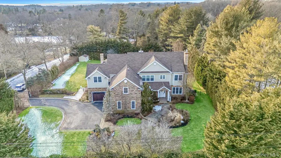 9 Vanderbilt Parkway, Dix Hills, NY 11746 - Image #3