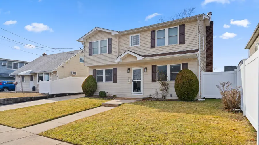 35 Whaley Avenue, Bethpage, NY 11714 - Image #2