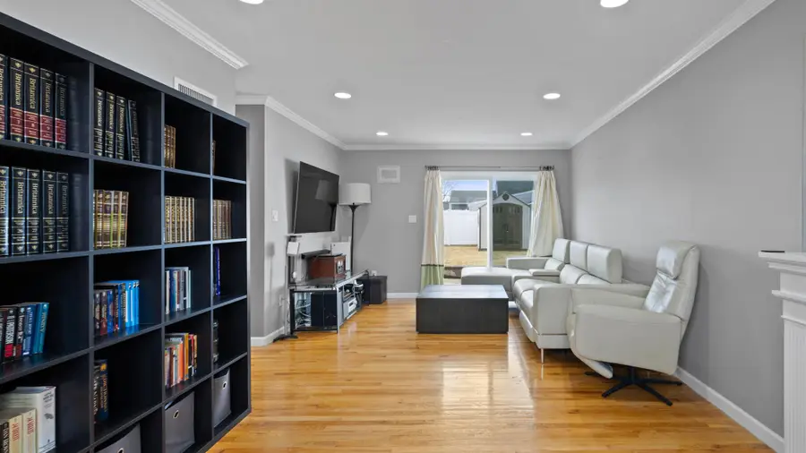 35 Whaley Avenue, Bethpage, NY 11714 - Image #3