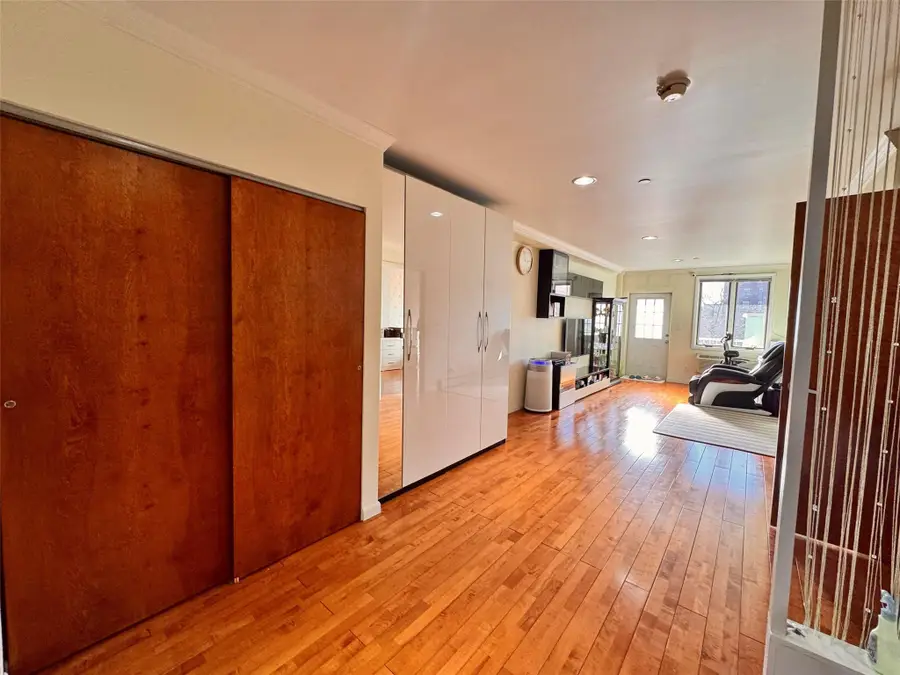 37-10 149th Place #3A, Flushing, NY 11354 - Image #3