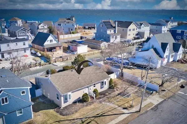 95 S Bay Drive, Babylon, NY 11702