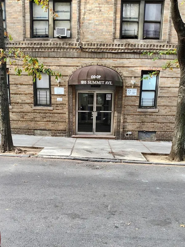 1015 Summit Avenue #6B, Bronx, NY 10452