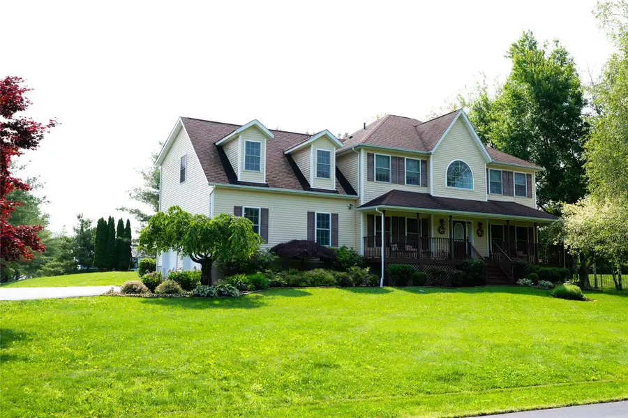 7 Victorian Court, Milton, NY 12547 - Image #2