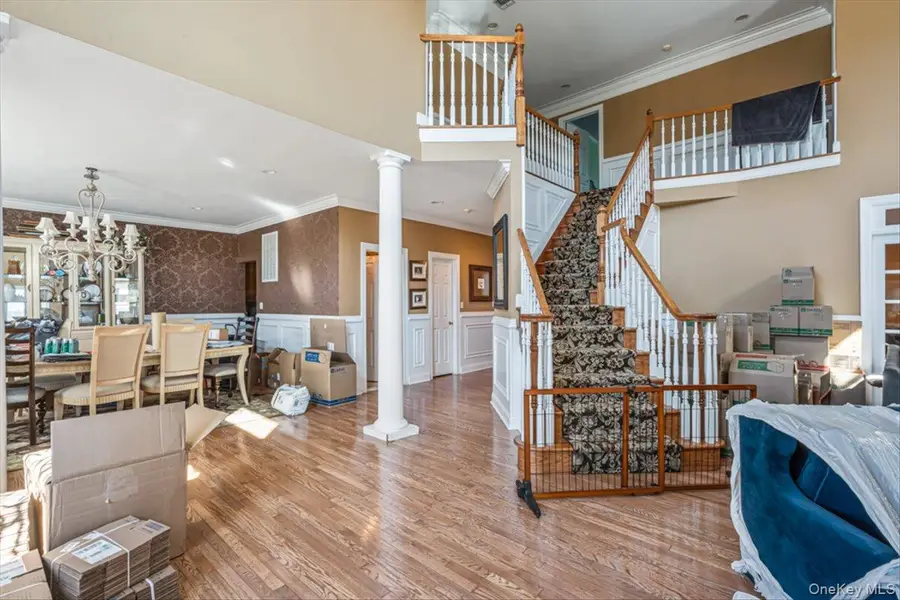 22 Turnberry Court, Dix Hills, NY 11746 - Image #2