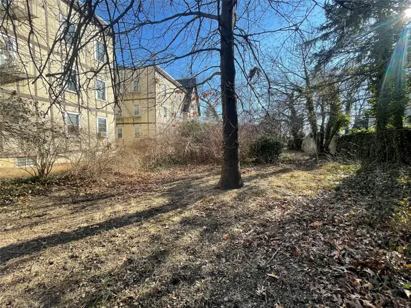 Edna Court, Baldwin, NY 11510