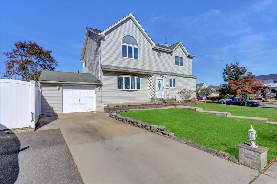 157 Cambridge Drive, Hicksville, NY 11801 - Image #3