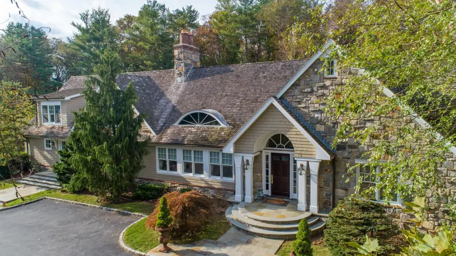 46 Morgan Drive, Old Westbury, NY 11568 - Image #2