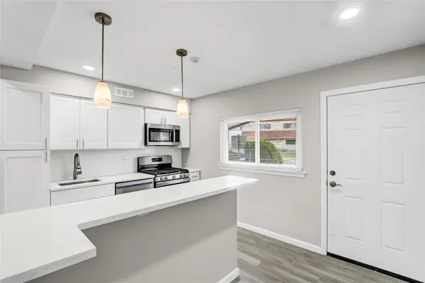 193 N Point Circle Circle #193, Coram, NY 11727