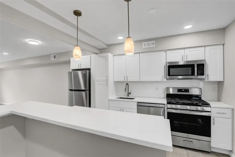 193 N Point Circle Circle #193, Coram, NY 11727 - Image #2