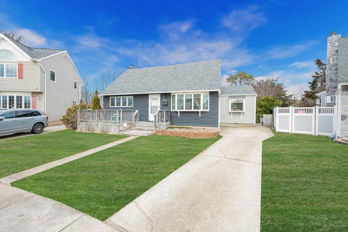 20 Marlon Avenue, Bethpage, NY 11714 - Image #1