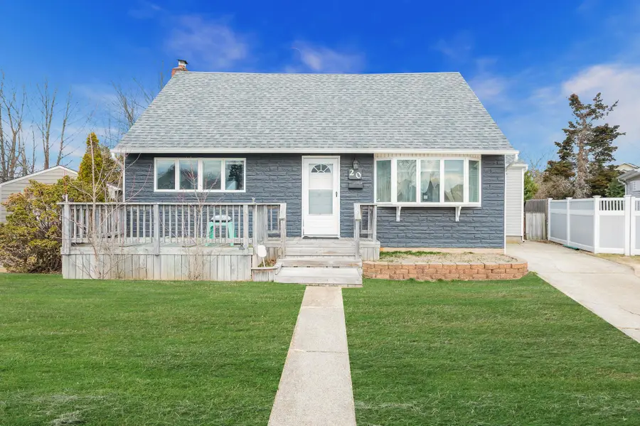 20 Marlon Avenue, Bethpage, NY 11714 - Image #2