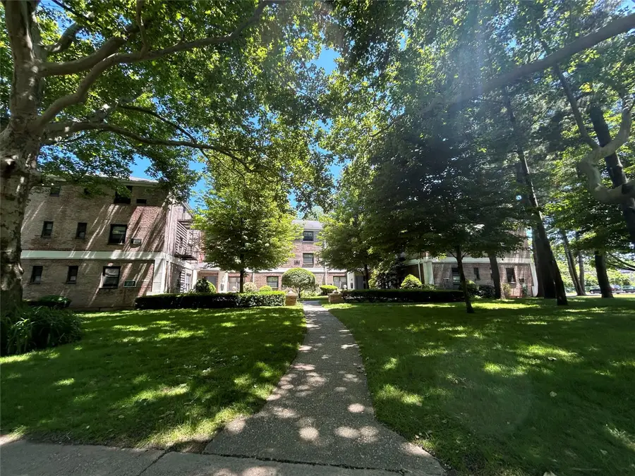 44 Terrace Circle #3G, Great Neck, NY 11021 - Image #2