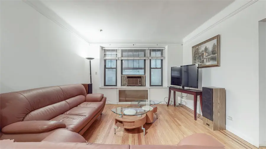 109-14 Ascan Avenue #1D, Forest Hills, NY 11375 - Image #2