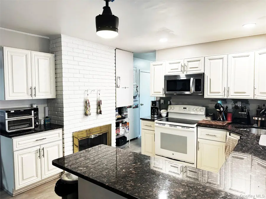 94 Mallard Road, Levittown, NY 11756 - Image #2