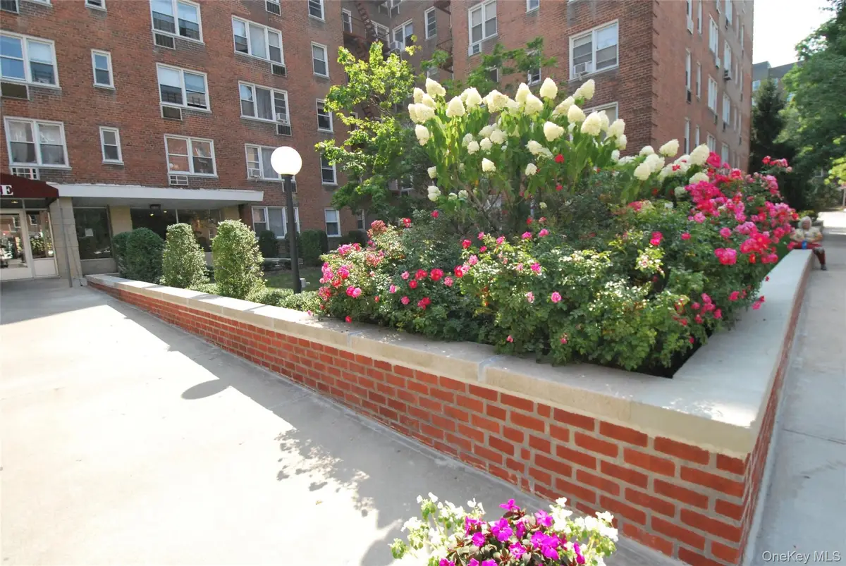 3 Sadore Lane #5C, Yonkers, NY 10710 - Image #1