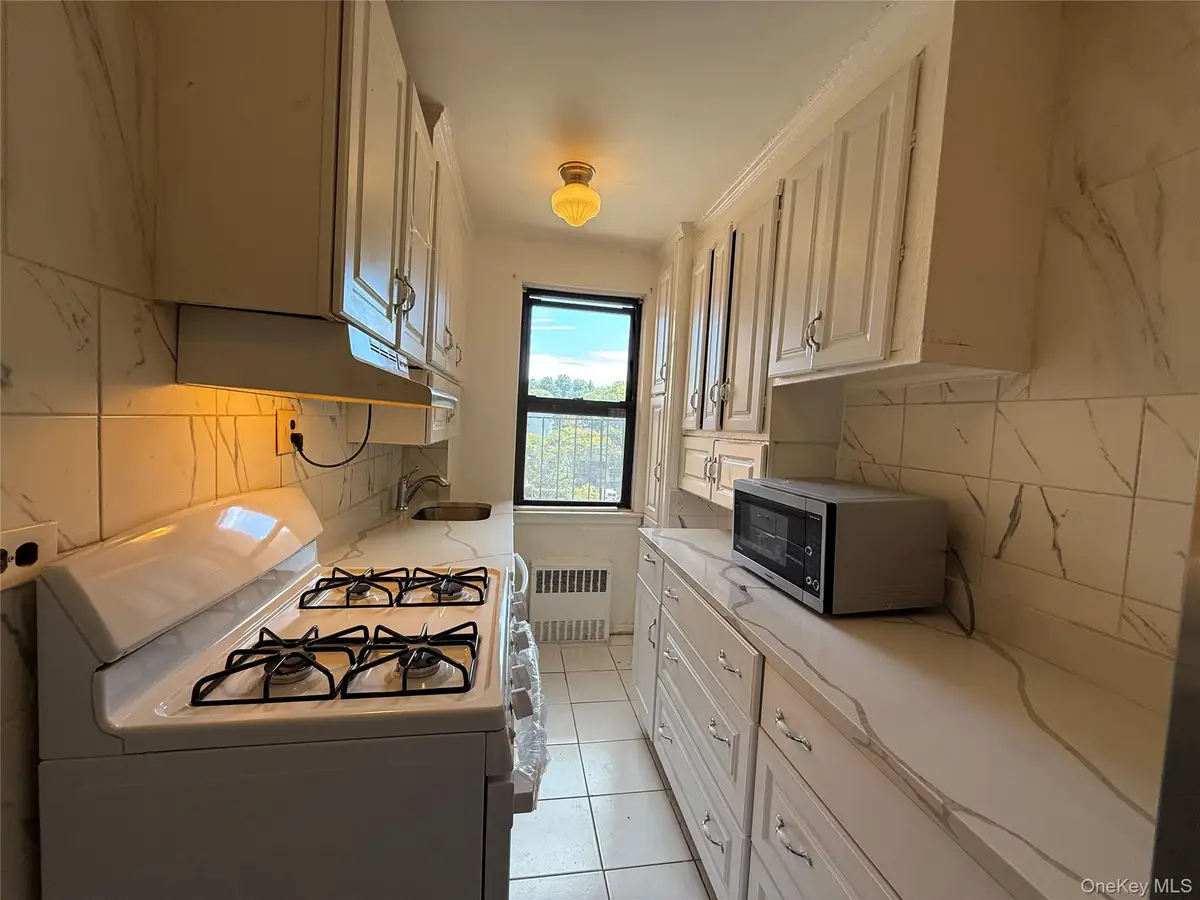 142 Garth Road #1 P, Scarsdale, NY 10583 - Image #1