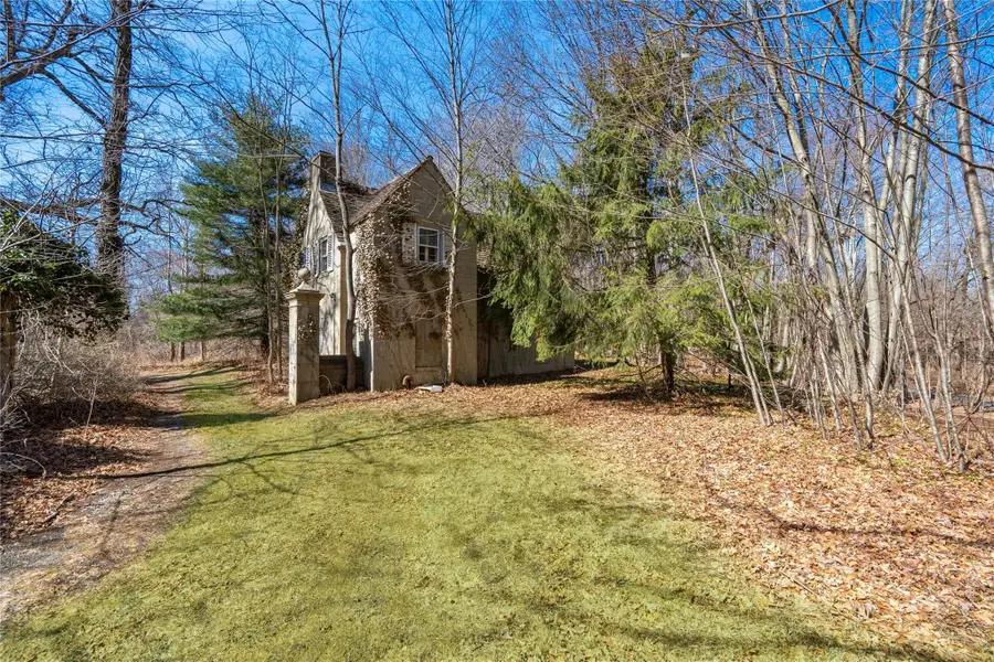 2340 Cedar Swamp Road, Brookville, NY 11545 - Image #2