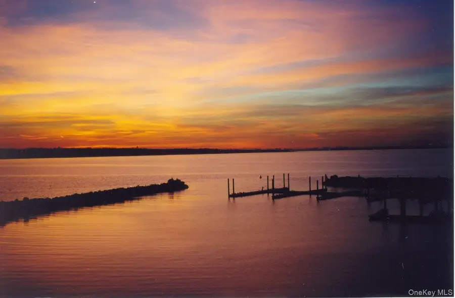 48 Pembroke Drive, Glen Cove, NY 11542 - Image #3