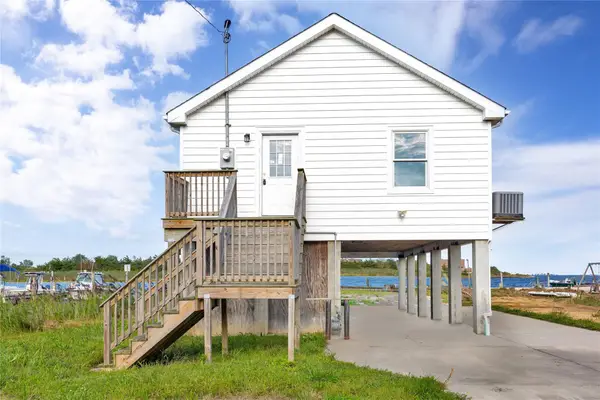 823 Venetian Boulevard, Lindenhurst, NY 11757