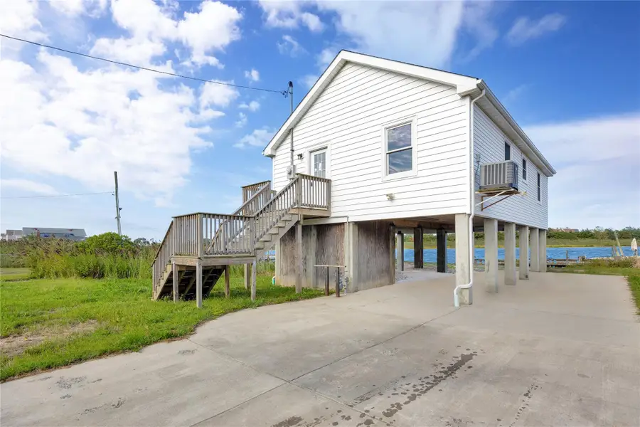 823 Venetian Boulevard, Lindenhurst, NY 11757 - Image #2