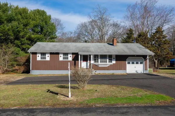 2761 Montauk Highway, Brookhaven, NY 11719