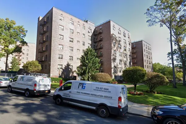87-40 Francis Lewis Boulevard #B42, Queens Village, NY 11427