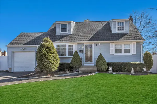 33 Hilliard Avenue, Central Islip, NY 11722