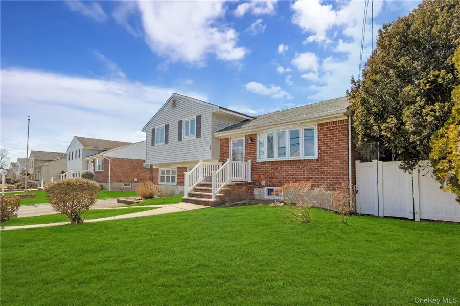 24 Monroe Avenue, Hicksville, NY 11801 - Image #3