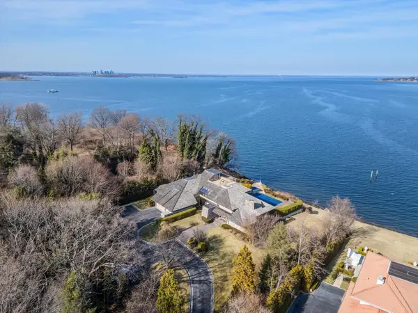 15 Gatsby Lane, Great Neck, NY 11024