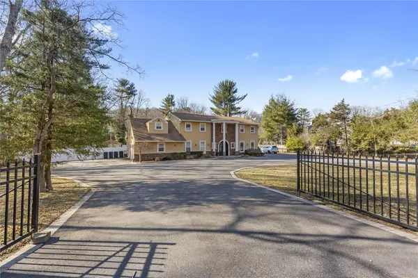 626 Caledonia Road, Dix Hills, NY 11746