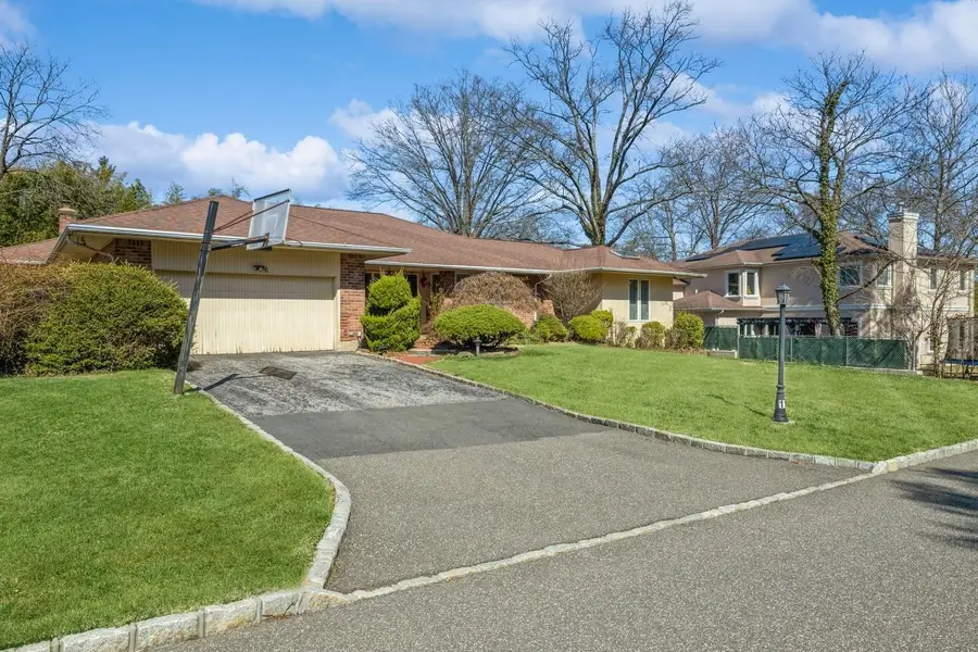 11 Dicks Lane, Roslyn, NY 11576 - Image #3