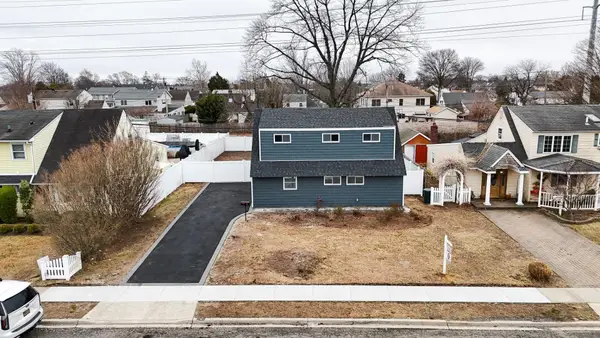 12 Meridian Road, Levittown, NY 11756