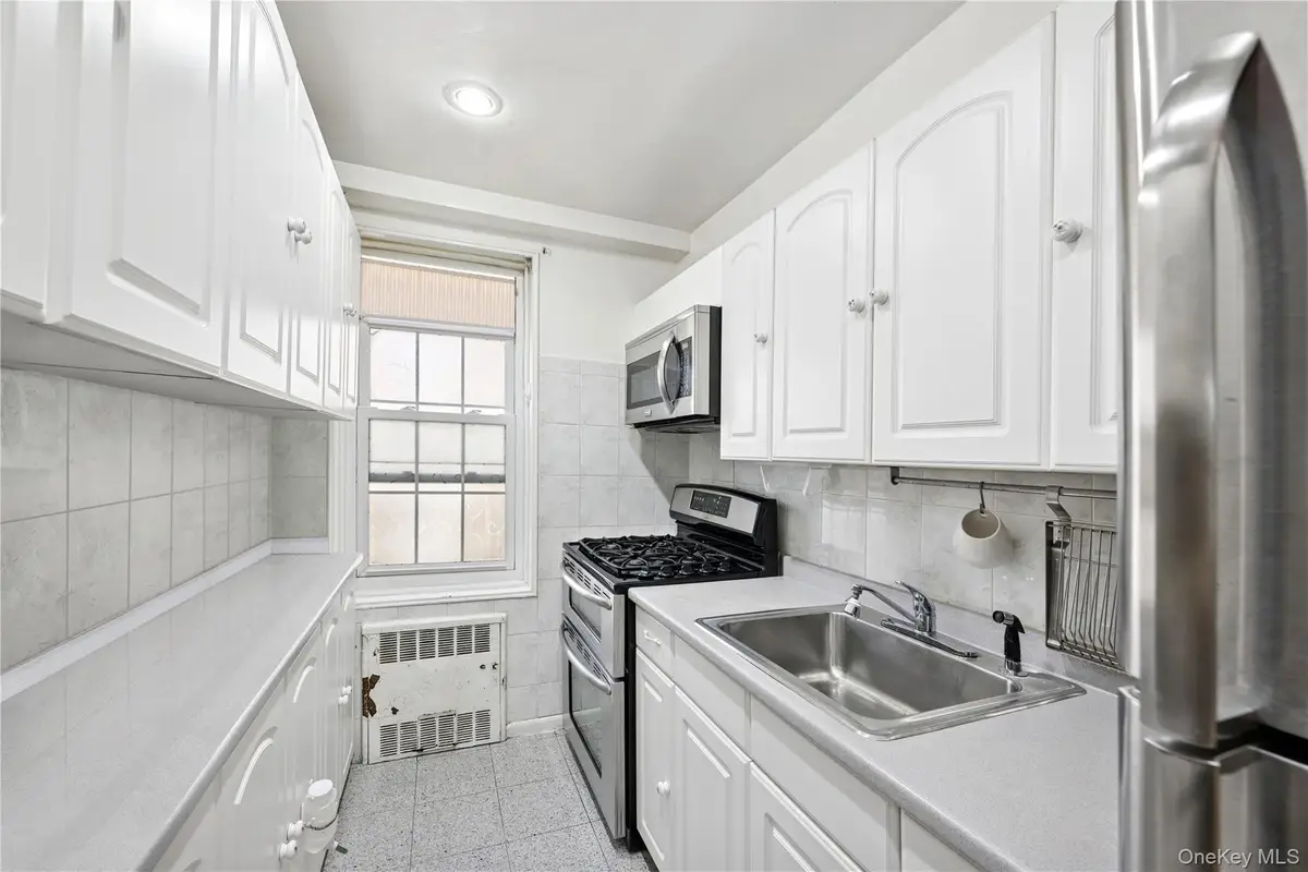 140-35 Burden Crescent #206, Briarwood, NY 11435 - Image #1